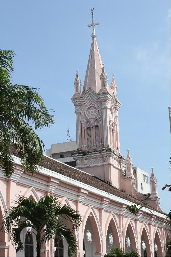 http://img4info.modetour.com//108/DONGNAMA/DANANG/church2.jpg