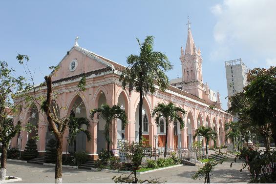 http://img4info.modetour.com//108/dongnama/Danang/church3.jpg