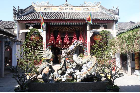 http://img4info.modetour.com//108/dongnama/Danang/hoiantemple3.jpg