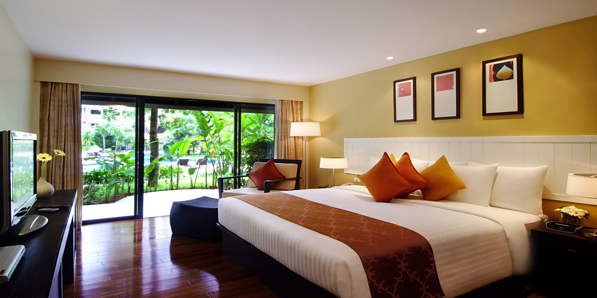 http://img4info.modetour.com/108/dongnama/pakage1/phuket/RESORTS/SURIN/MARRIOTT/MarriotSurinOneBedroomSuite.jpg